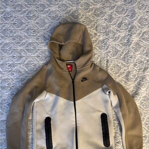 Boys Large Nike Tech